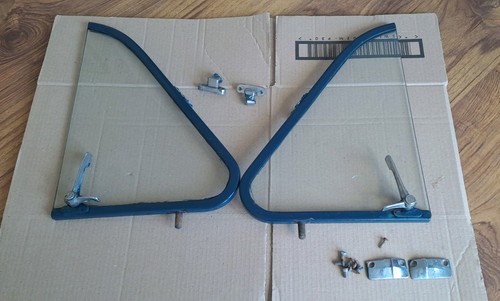 Morris minor pair front - front, 1/4