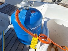 bombola campingaz 3 kg quella della foto in ottime condizioni. Tubo escluso.