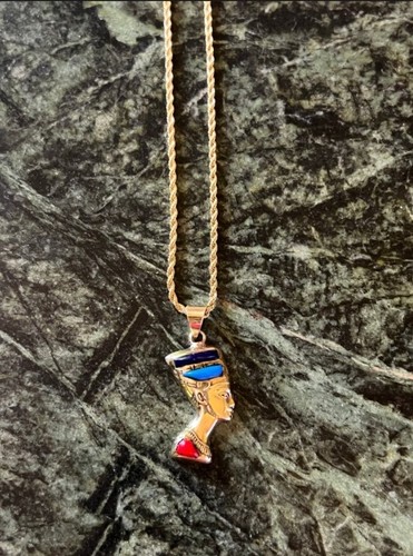 Collana con ciondolo regina