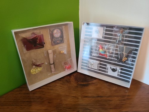 Due set accessori souvenir