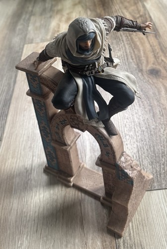 Statua assassin creed mirage - assassin's,