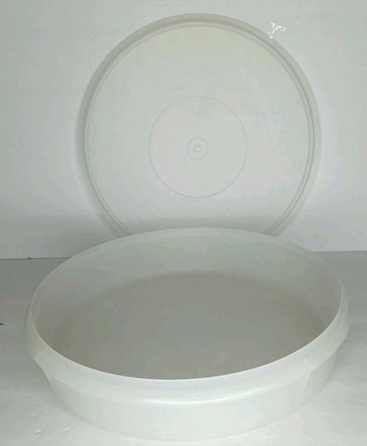 Tupperware white plastic - tupperware,