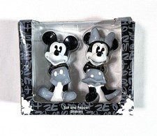 Statuina ceramica bianca e