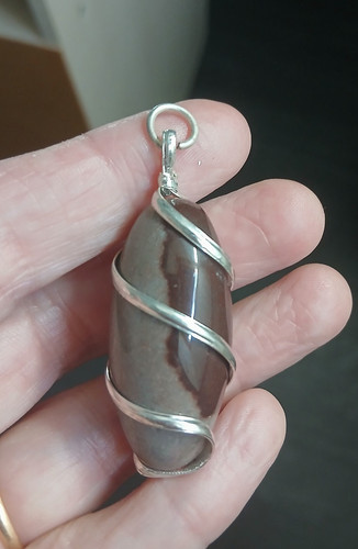 Pendentif shiva lingam naturel