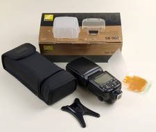 NIKON SB-900 SPEEDLIGHT TOP CONDITION FULL OPTIONALS AND FULLY WORKING