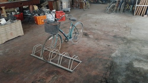 Bicicletta vintage con cestino