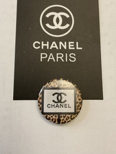rare CHANEL PARIS badge Broche PINS EPINGLE Cadeau VIP+ pochette Chanel Velours