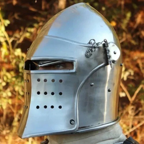 Elmetto medievale cavaliere