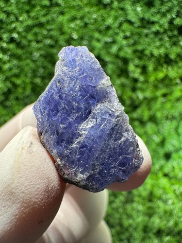 Cristallo tanzanite con - cristallo, cambio