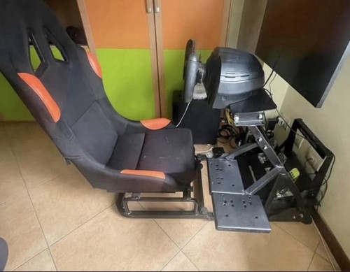 Postazione senza volante - , e