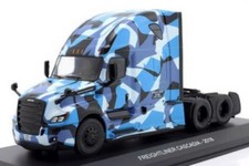 Camion Hachette 1:43 Freightliner Cascadia (2018) - blu/camouflage