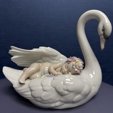 Statuina porcellana Llandro Drifting through Dreamland cigno e bambino