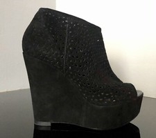 Stivaletto open toe traforato zeppa