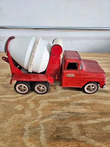 Camion giocattolo betoniera
