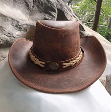 Cappello in vera pelle stile