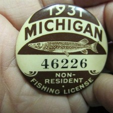 1931 MICHIGAN distintivo in celluloide spilla pesca non residente con patente cartacea WOW!