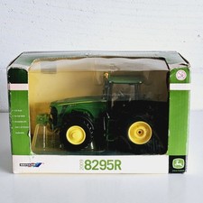 Modellino trattore 1:32