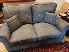 2 divani 2 posti completi di cuscini