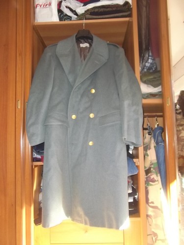Vecchio cappotto militare anni