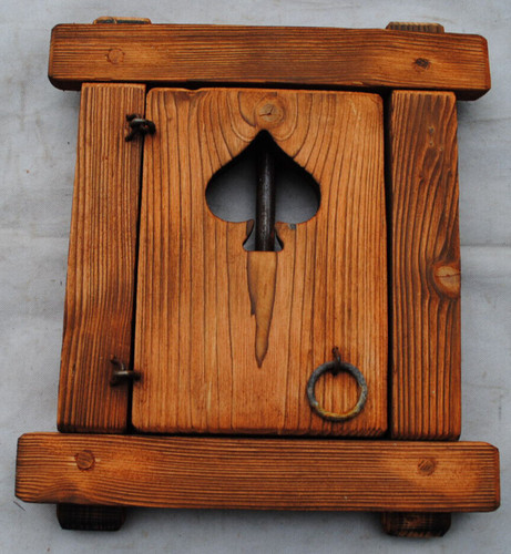 Finestra legno con grata - in,