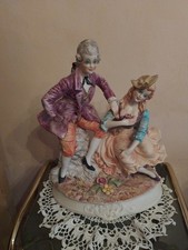 Antica statuina in porcellana