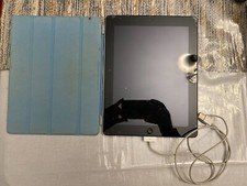 Pacchetto Apple iPad (3a generazione) 64 GB Wi-Fi + 4G Verizon con cover e cavo di ricarica