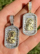 Ciondolo DogTag Vergine Maria in vero argento massiccio 925 e placcato oro baguette ghiacciata zirconi