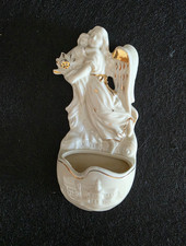 Acquasantiera con Madonna e