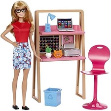 BARBIE CON I SUOI ARREDAMENTI