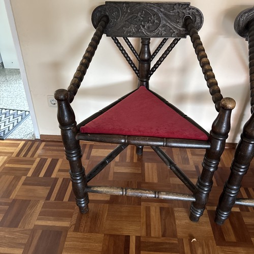 Sedia tre gambe storica - a,
