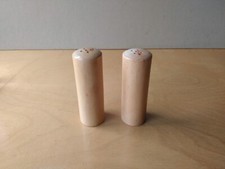 Coppia sale e pepe in legno chiaro design moderno