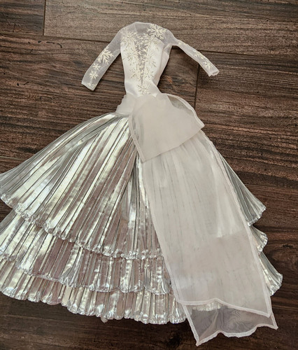 Barbie doll silvery - -,