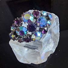 Broche Vintage Strass Irisés Aurora Borealis Monture  Métal Rhodié 35x22mm