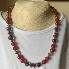Collana con pietre naturali