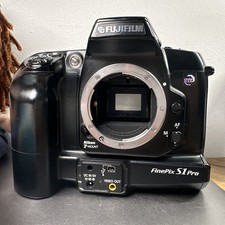 Fujifilm Finepix S1 Pro solo corpo (DIFETTOSO, solo parti display errate)