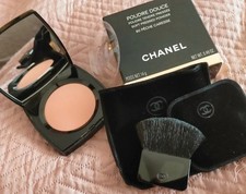 Chanel *Poudre Douce*, Cipria