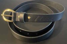 Cintura di vera pelle di vacchetta italiana in colorazione nero.