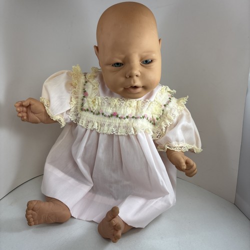 Bambola bambina neonata