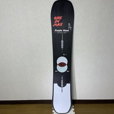 Snowboard a forma di BURTON