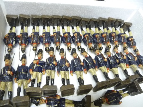4024 45 pezzi soldatini - ,