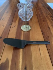 Tupperware Sollevatore per Torte, Utensile da Cucina, Pronto all'Uso.Nero, 30cm.Lx8cm.Lx0,5cm.H