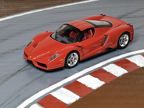 Hot wheels ferrari enzo - 1:43,