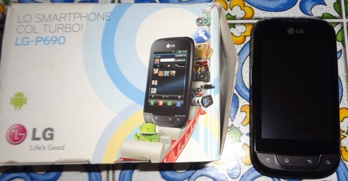 P690 black smartphone - black,