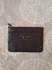 POCHETTE IN PELLE CON BORCHIE NERA BORBONESE