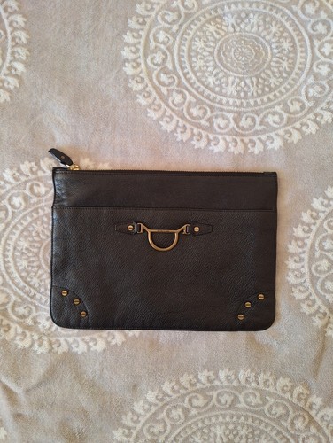 Pochette pelle con - con, borchie