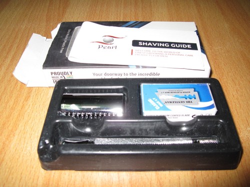 Pearl safety razor - open, comb