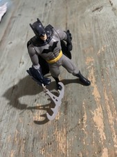 action figure di Batman sorpresa uovo di Pasqua Kinder Maxi 2025 Comics Figure