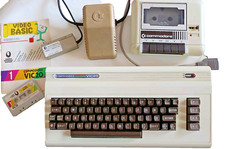 Commodore VIC 20 con accessori