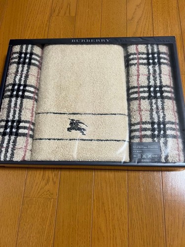 Burberry set new - burberry,