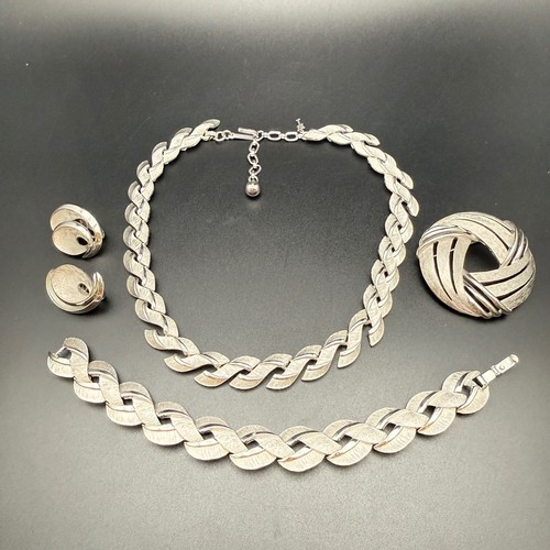 Vintage corona trifari tono - vintage,